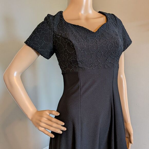 Vintage 90s/Y2K Gothic Revival Black Maxi Gown, Beaded Empire Waist, Size 4 - Picture 6 of 10